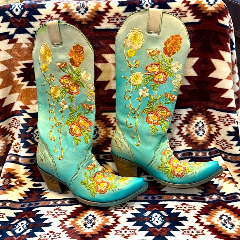 Corral floral embroidered boots